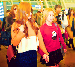 [PICS+GIFS][6/11/2011] ღ♥ღ(¯`HyoHyun´¯)ღ♥ღ Kim Chó♥Seo Mèo, Khu rừng xanh "Du côn cạp Ếch con" - Page 4 Tumblr_lvmg2kXgcN1qh8dh2o5_r2_250