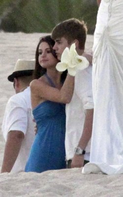 Justin Bieber and Selena Gomez - Page 26 Tumblr_lvxefg6sUI1r6kur2o4_250