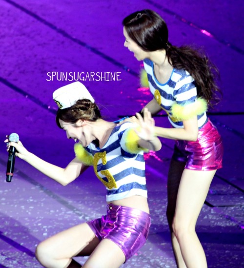 [PIC+GIF][23-1-2011] »-{♥}-»ღ°•(¯`·._.· YoonSic Fam ·._.·´¯)•ღ°»-{♥}-» °l||l° Sexy and Sweet °l||l° - Page 13 Tumblr_lw5skcKgQ41qkpvheo1_500