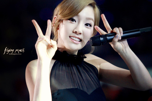 [FULL]  Tổng hợp mọi thứ về Taeyeon tại Athena Concert Tumblr_lxn2kePEzh1r81t9po1_500