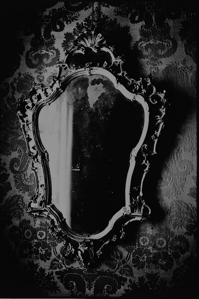 Beware the mirror Tumblr_lxodqetDdS1r0739wo1_400