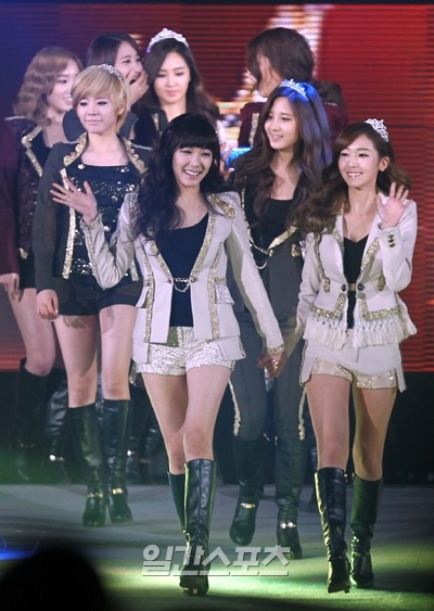 [PICS][8/11/2011] JeTi 's The Garden -‘♥’- Thiên đường PG =)) - Page 11 Tumblr_lxor3yHRvB1qfrjfbo1_400