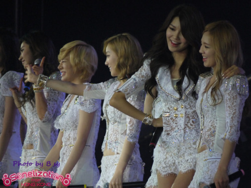 [PICS][28/2/2012] Sooyoung always hugs Hyoyeon :"> Tumblr_lywljmHHNB1qcfemno1_500