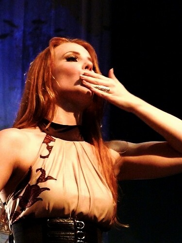 Fotos de Simone Simons - Página 39 Tumblr_m08tulPrS31r7er40o1_400