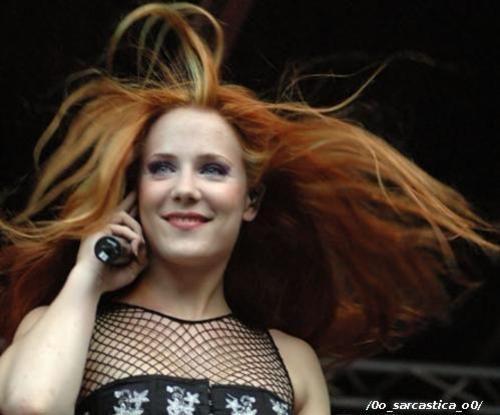 Fotos de Simone Simons - Página 39 Tumblr_m0brleXK6b1ql64b0o1_500