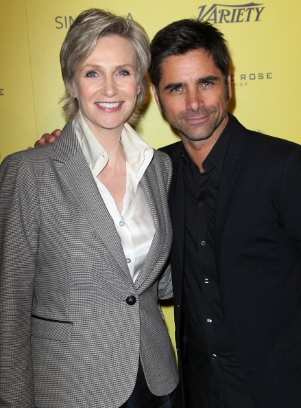 Imagenes - Jane Lynch y John Stamos en "Adopts the arts" Tumblr_m1cmd6jQLU1r6nrbwo2_500