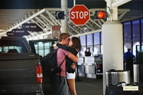 Miley Cyrus and Liam Hemsworth. - Page 7 Tumblr_m3496zughY1r7mx8xo1_500