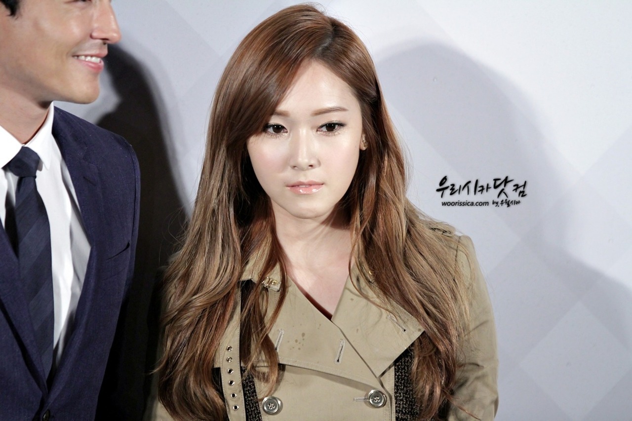 [PIC][25-04-2012]Jessica lên đường đến Đài Loan để tham dự lễ khai trương cửa hàng Burberry - Page 9 Tumblr_m3cc8eV43H1qjnoe5o2_1280