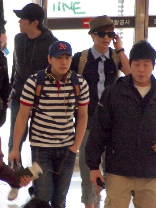 120511  Gimpo airport pour Japon Tumblr_m3u26uwArV1r15xg4o1_500