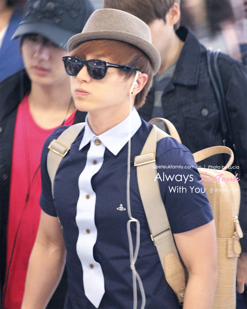 120511  Gimpo airport pour Japon Tumblr_m3ulm3YWB51qbdqwto2_1280