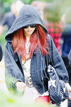 [PICS/GIFS][Update]Topic update red hair of TIFFANY Tumblr_m3w6zazYaP1qaaym5o1_250