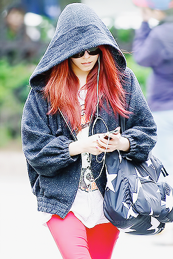 [PICS/GIFS][Update]Topic update red hair of TIFFANY Tumblr_m3w6zazYaP1qaaym5o2_250