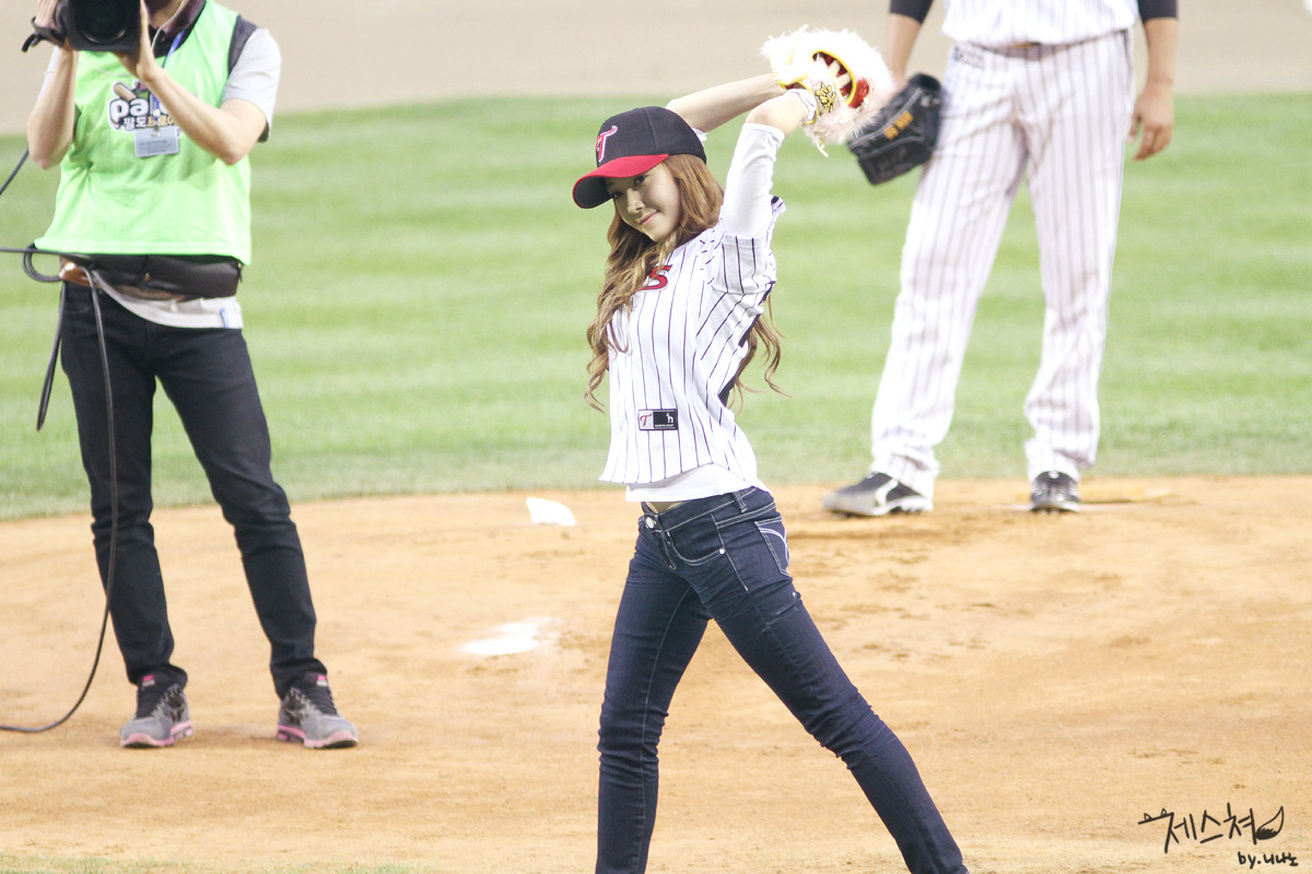 120511 Jessica @ Opening Pitch Ceremony(LG vs Samsung) Tumblr_m3wddo5vGa1r4oun7o6_1280