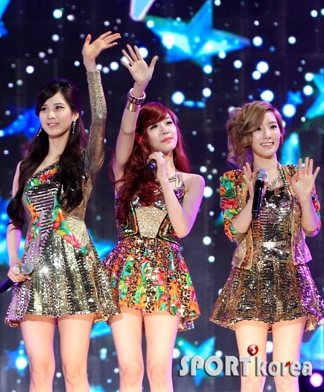 [PERF][12-05-2012] TTS || DREAM CONCERT 2012 Tumblr_m3wxt4quzd1qb1285o1_500