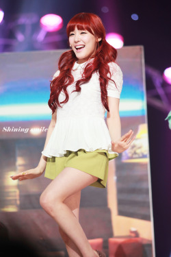 [PICS/GIFS] Tiffany "Twinkle" MV và Live - Liên tục cập nhật  Tumblr_m3ytcsfXsa1ruujk5o1_250