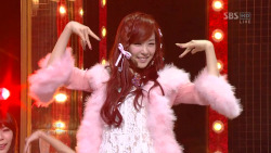 [PICS/GIFS] Tiffany "Twinkle" MV và Live - Liên tục cập nhật  Tumblr_m3z8dtN1SA1qe3g37o1_250