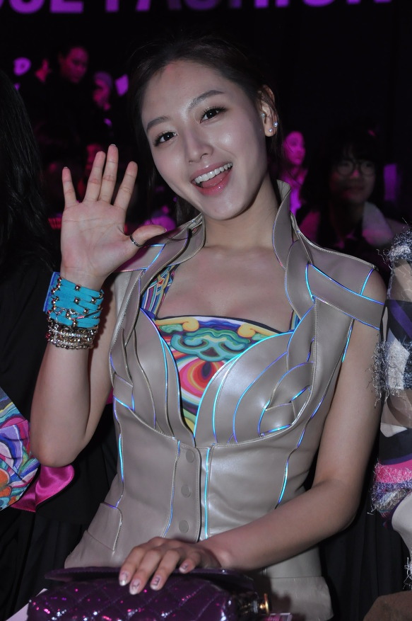 { 120406 } Jae Kyung @ Seoul Fashion Week Spring 2012 Tumblr_m3zszprMMk1r27owuo1_1280