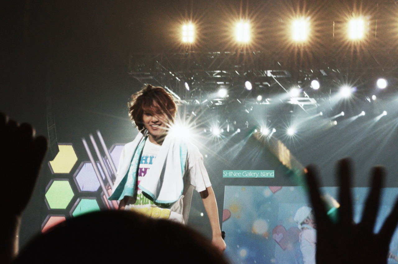  120513 Onew @ 'SHINee World 2012' Japan Arena Tour in Kobe Tumblr_m420rjQF2g1r8fs1io1_1280