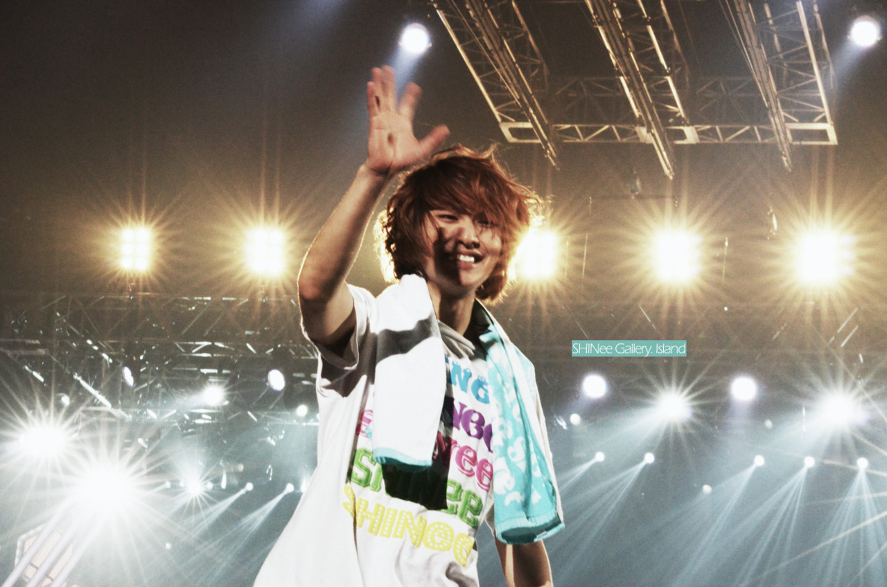  120513 Onew @ 'SHINee World 2012' Japan Arena Tour in Kobe Tumblr_m4210f1lmo1r8fs1io1_1280