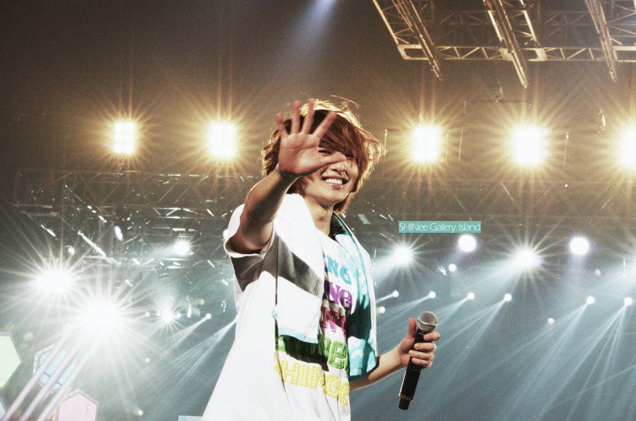  120513 Onew @ 'SHINee World 2012' Japan Arena Tour in Kobe Tumblr_m4212jW9OG1r8fs1io1_1280