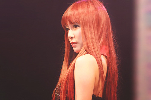 [PICS/GIFS][Update]Topic update red hair of TIFFANY Tumblr_m4bpw1azE51qejfj3o1_500