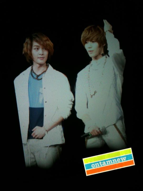 120520 Onew @ SMTOWN in L.A. Tumblr_m4cuz7i4b11r8fs1io1_1280