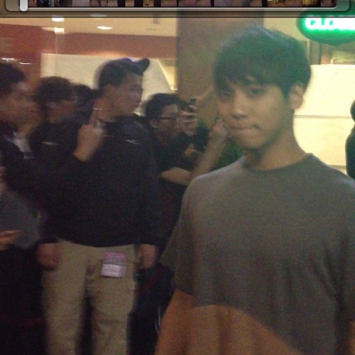 120521 Jonghyun @ despues de SMTOWN LA Tumblr_m4d9tlvqoX1qdtvhxo1_500