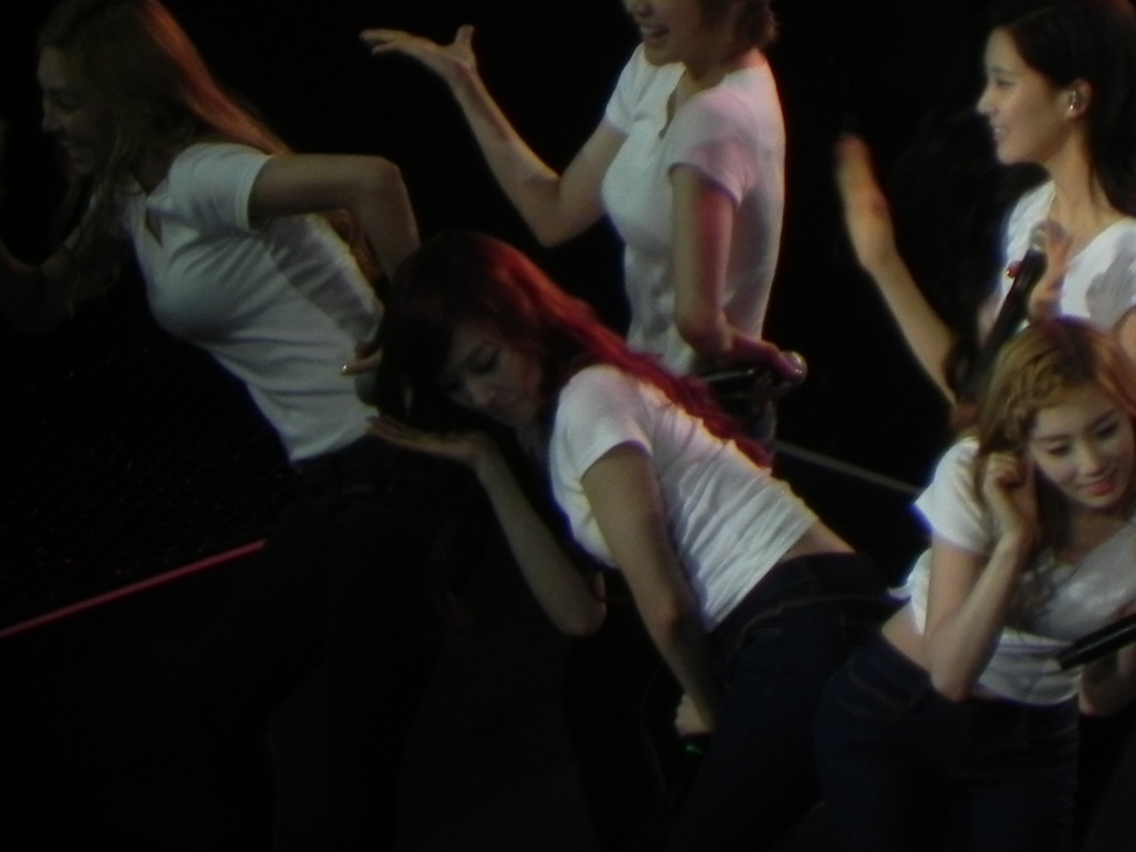 [PIC][22-05-2012] Khi TaeNy tia butt lẫn nhau Tumblr_m4echokb9W1qc6biao4_1280