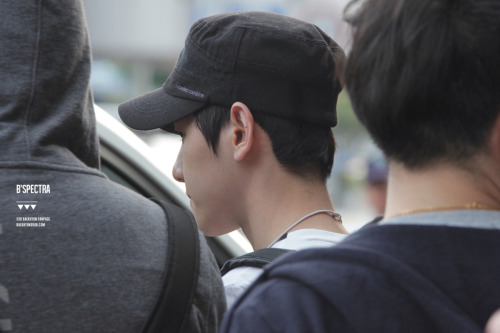 [FANTAKEN] Baek Hyun @ Incheon Airport Tumblr_m4g8t401jk1qg9zoro2_500