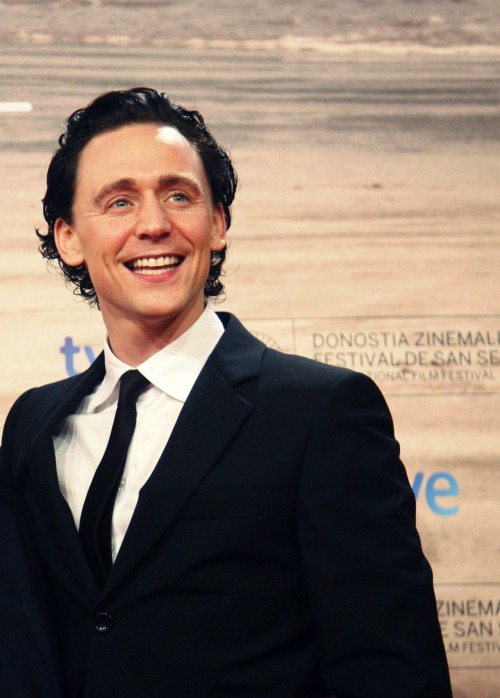 Kedvenc képeink Tom Hiddlestonról No. 1. - Page 38 Tumblr_m4hh76OqDl1r76hxio1_500