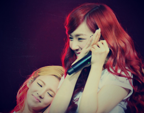 [Hyoyeon+Tiffany] HyoFany Love Tumblr_m4hkdoJVpI1ruziqmo1_500