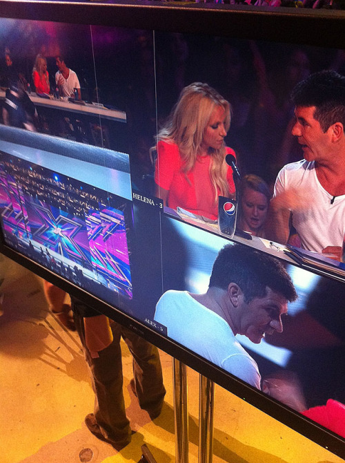 Jurado de >> Programa 'X Factor USA' (Audicion Kansas City | 8-9 de Junio) - Página 38 Tumblr_m4jssjv6X81rvsol9o1_500