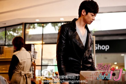 " WHEN LOVE WALKED IN " twdrama avec Victoria (fx) et Calvin Chen (Fahrenheit) Tumblr_m4k0rdJ6iB1rwm9rco1_500