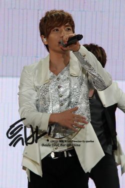 120522 Google Concert - The MBC Korean Music Wave concert Tumblr_m4l20aCyC61r4jurio2_250