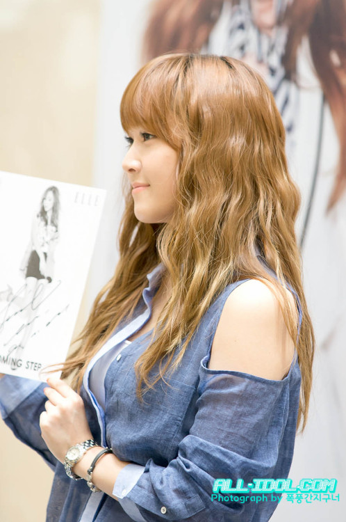 [JUNGHOUSE][FANTAKEN][26-05-2012] Jessica @ The Coming Step fan sign Tumblr_m4m82doAXB1qitdj1o1_r1_500