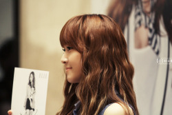 [JUNGHOUSE][FANTAKEN][26-05-2012] Jessica @ The Coming Step fan sign Tumblr_m4mnh4zpCS1qitdj1o3_250