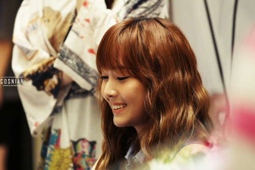 [JUNGHOUSE][FANTAKEN][26-05-2012] Jessica @ The Coming Step fan sign Tumblr_m4mnraQwIg1qitdj1o4_500