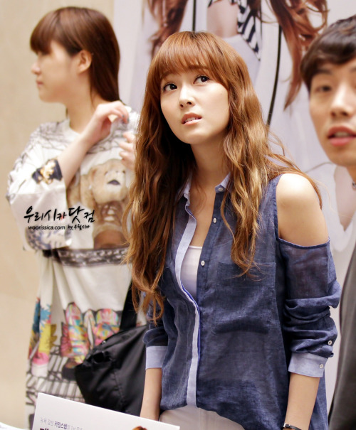 [JUNGHOUSE][FANTAKEN][26-05-2012] Jessica @ The Coming Step fan sign Tumblr_m4n9k6bBxP1qitdj1o1_500