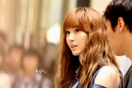 [JUNGHOUSE][FANTAKEN][26-05-2012] Jessica @ The Coming Step fan sign Tumblr_m4o55pDL931qitdj1o2_500