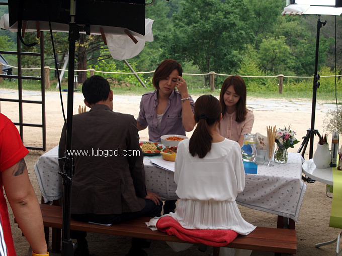 [OTHER][29-05-2012]TAETISEO GHÉ THĂM TRƯỜNG QUAY "LOVE RAIN" CỦA YOONA - Page 12 Tumblr_m4po1uECdq1rulhcio4_1280