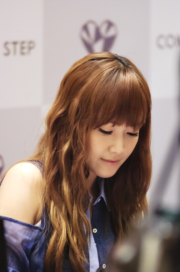 [PIC][26-05-2012]JESSICA TẠI BUỔI "FAN SIGN" CHO THƯƠNG HIỆU COMING STEP VÀO TRƯA NAY - Page 4 Tumblr_m4puutHjYB1qitdj1o3_1280