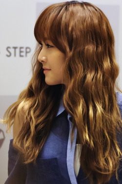 [JUNGHOUSE][FANTAKEN][26-05-2012] Jessica @ The Coming Step fan sign Tumblr_m4pv9e7HZH1qitdj1o1_250