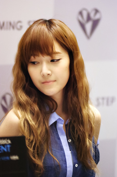 [JUNGHOUSE][FANTAKEN][26-05-2012] Jessica @ The Coming Step fan sign Tumblr_m4pvvaWPLT1qitdj1o1_500