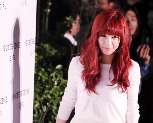 [PIC/GIF][8/6/2012]Tiffany tạo dáng chụp hình Tumblr_m599k149d41qakhj7o1_500