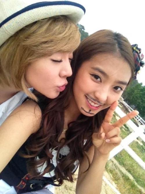 [PICS] Sunny’s Selca with Bora Tumblr_m5ad4tesdT1r37r5io2_500