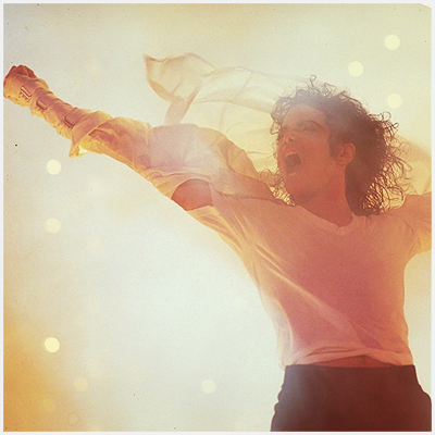 Michael Jackson Tumblr_m5d1yexzs41rrnzv4o1_400