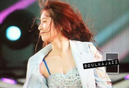 [PICS || 120609] Krystal @ SMTOWN in Taiwan 2012 Tumblr_m5e1c0uCNj1r3kk98o3_500