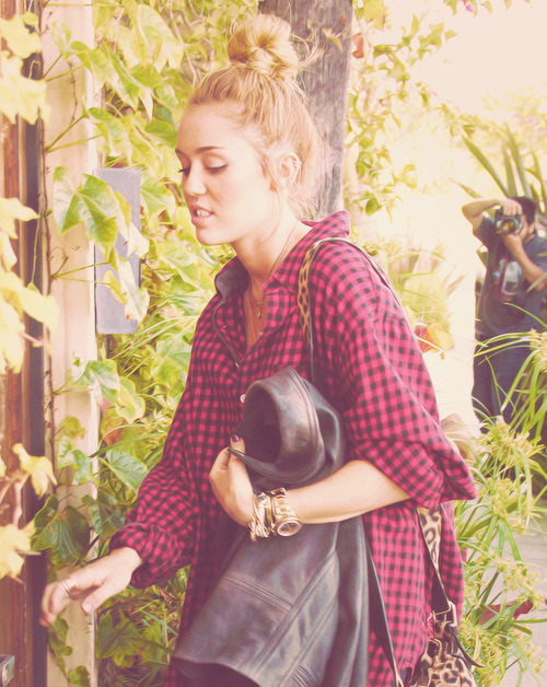 Miley Cyrus Tumblr_m5egyu3Guw1rulge6o1_500