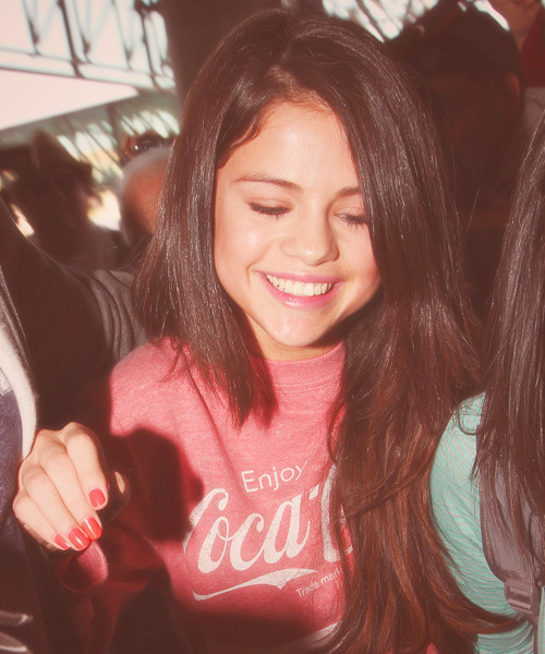 Selena Gomez  Tumblr_m5mvm5Sqi71r5yh16o1_500