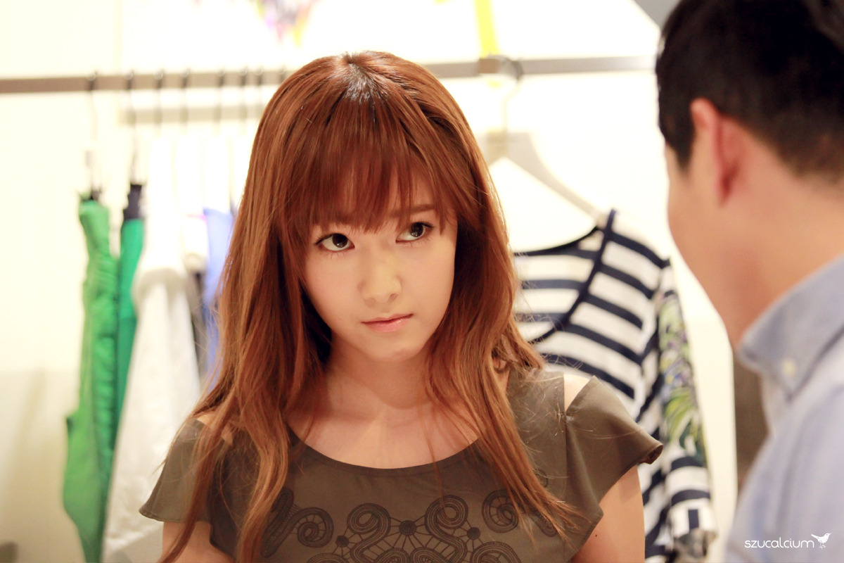 [PIC][15-06-2012]Jessica ghé thăm cửa hàng "COMING STEP" tại Gangnam vào trưa nay - Page 4 Tumblr_m5rb1qngnJ1qitdj1o1_1280